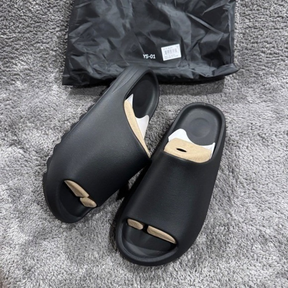 Yeezy YS01 Slide Black Mens Size 9M YS-01 Foam Sandal Slip On